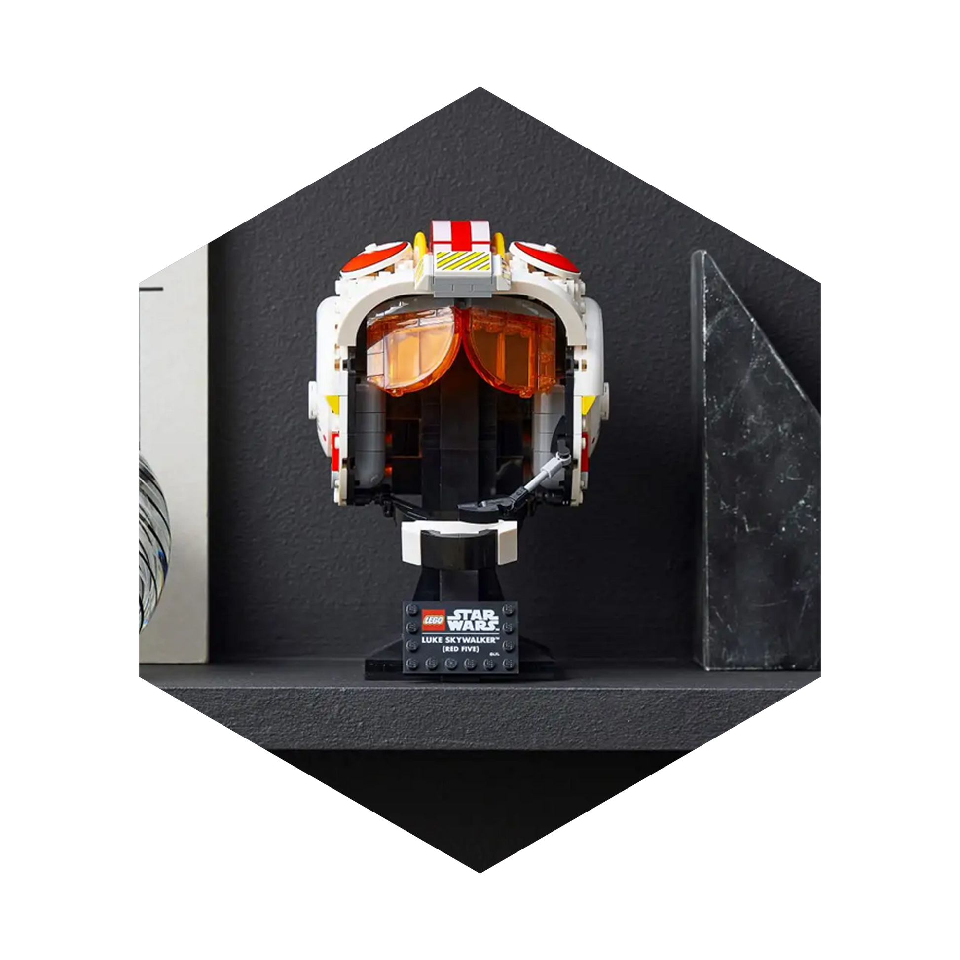 LEGO® Star Wars 75327 Helm von Luke Skywalker™ (Rot Fünf)